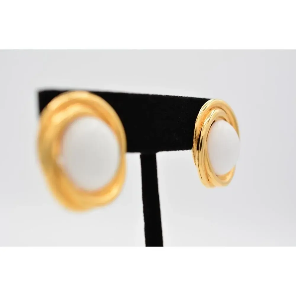 Vintage Round Stud Earrings Pure White Bead Cabochon Gold Tone Chunky 1980s 9L